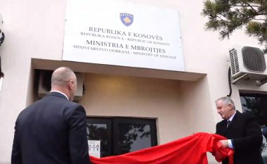 Fillon procesi i tranzicionit të FSK-së në Ushtri, Haradinaj bën zbulimin e pllakës me mbishkrimin “Ministria e Mbrojtjes”