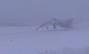 Ndahet në dysh aeroplani ushtarak rus, eksplodimi lë të vdekur tre anëtarë ekuipazhi (Video)