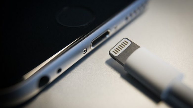 Apple pritet të zëvendësojë kabllot e mbushësve, për t’i standardizuar me portat USB-C (Foto)