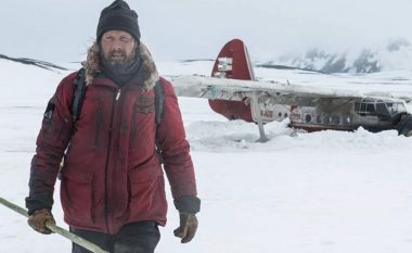 Drama “Arctic” sjell përpjekjet e jashtëzakonshme për mbijetesë