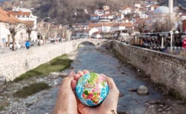 Bashkëshortët slloven në ‘muajin e mjaltit përreth botës’: Vizituan 43 nga 198 shtetet e planifikuara, para dy javësh ishin në Kosovë – Prizreni iu la shumë mbresa (Foto)