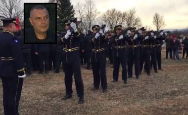 Me nderime të larta, varroset polici Skënder Gorqaj (Video)