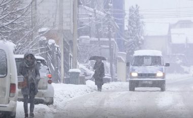 Gjendje e vështirë në rrugët e Prishtinës, qytetarët ankohen për mospastrimin e borës (Video)