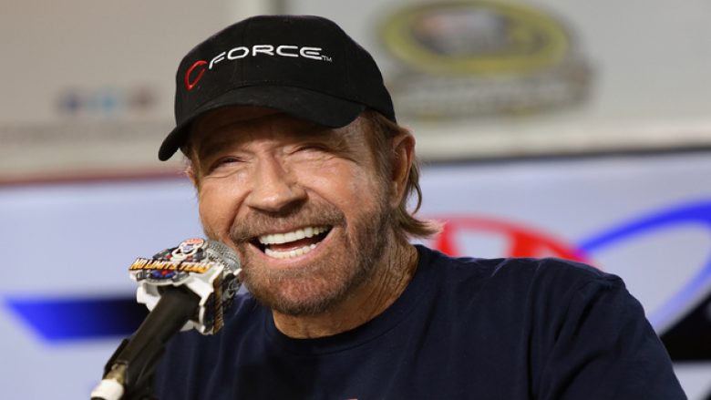Nuk është barsoletë: Chuck Norris ka vendosur që vërtet të vendosë një rekord botëror