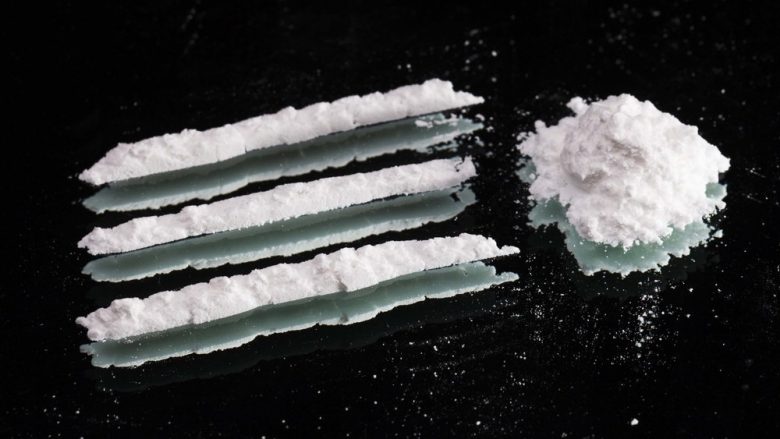 Kapet me kokainë në vlerë prej 200 mijë funtesh dhe mbi 50 mijë funte para, shqiptari përfundon prapa grilave