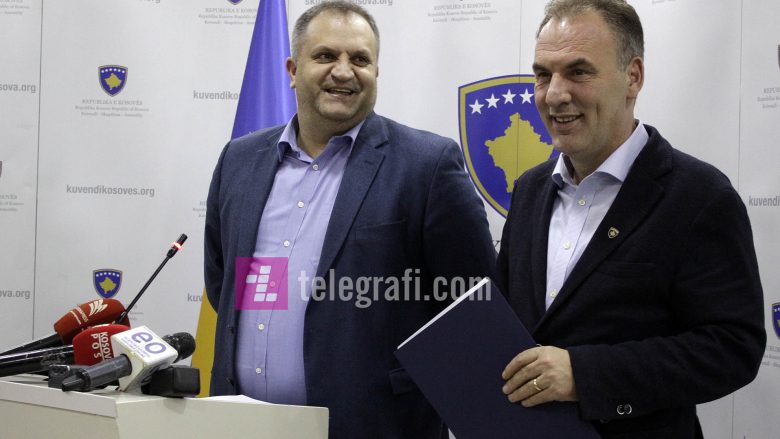 Limaj thotë se do t’i qëndrojnë prapa Haradinajt për taksën ndaj Serbisë