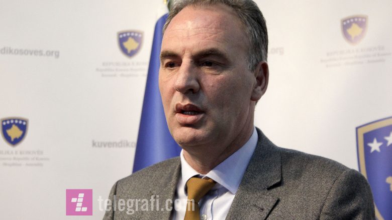 Limaj thotë se Kurti po e kthen Kosovën në vitin 2011 – opozitën e quan “anemike dhe servile”