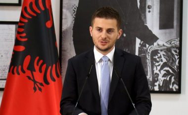 Gent Cakaj shkarkon 20 diplomatë të Shqipërisë (Video)