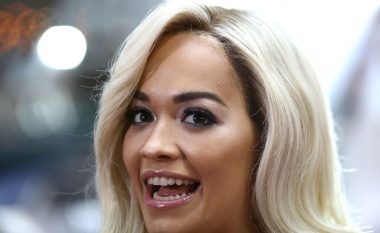 Rita Ora e nis vitin e ri 2019 me imazhe ‘të nxehta’ në bikini nga ishujt Maldive