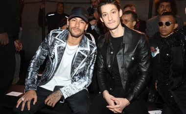 Neymar pyetet se a do të kthehet te Barcelona, braziliani e ofendon gazetarin