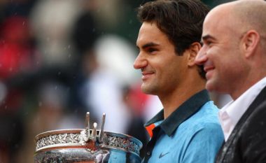 Agassi: Nuk po bëj më parashikime se kur do të pensionohet Federer