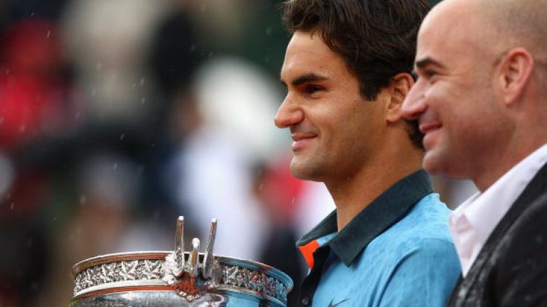 Agassi: Nuk po bëj më parashikime se kur do të pensionohet Federer
