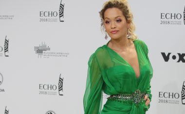 Edhe Rita Ora tregon se ka pasur probleme me stilistë të cilët nuk kanë dashur të dizajnojnë veshje për përmasat e saj