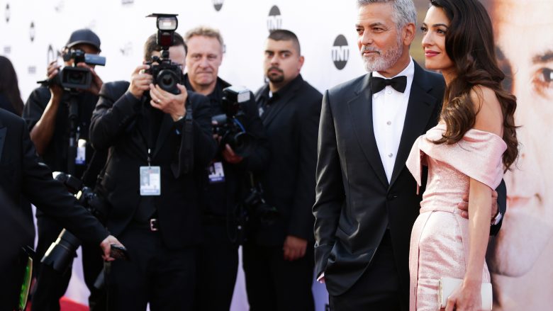 George Clooney hedh poshtë spekulimet për ndarje nga bashkëshortja, çifti po mendojnë adoptimin e një fëmije?