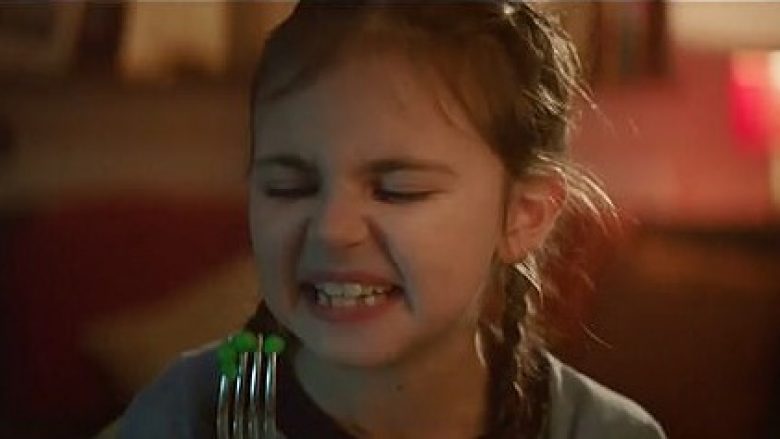 “Haji për t’i shkatërruar”: Inkurajim për fëmijët, që të hanë sa më shumë perime (Video)