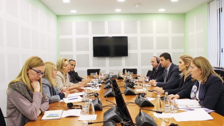 Krasniqi dhe Apostolova flasin për agjendën legjislative dhe evropiane të Kosovës
