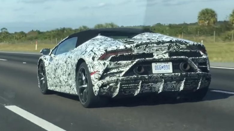 Lamborghini Huracan Evo Spyder është kapur duke lëvizur nëpër autostradë (Video)