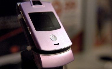 Motorola rikthen telefonin e palosshëm, Rizr do të arrijë brenda javësh (Foto)