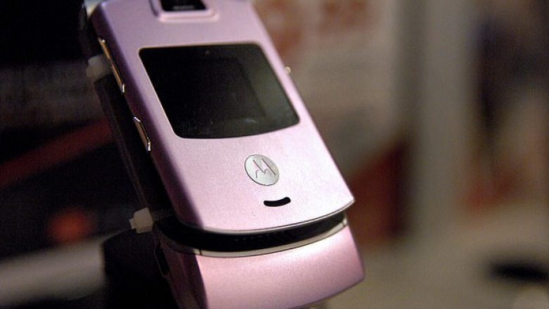 Motorola rikthen telefonin e palosshëm, Rizr do të arrijë brenda javësh (Foto)