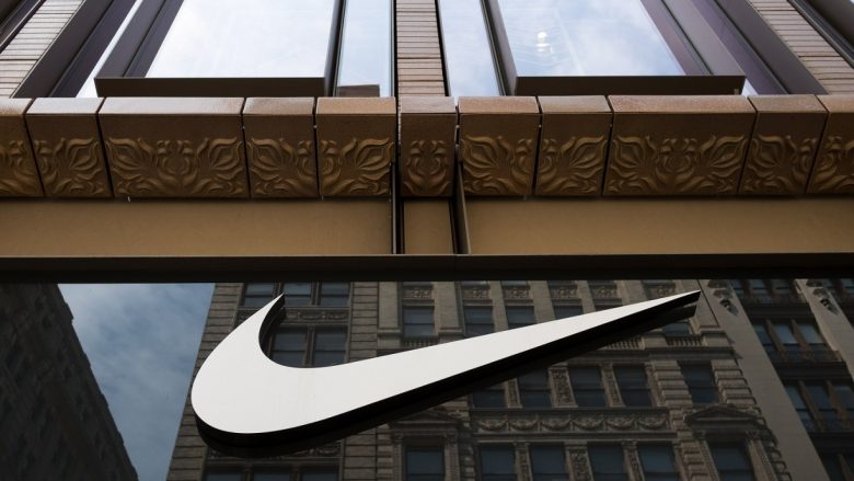 Myslimanët iniciojnë peticion, kërkojnë nga Nike të tërheq atletet në të cilat thuhet të jetë shkruar “Allah” (Foto)