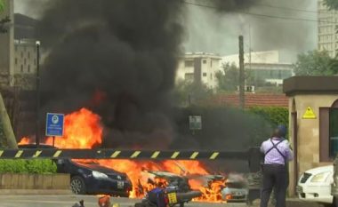 Sulmohet me armë zjarri një hotel në kryeqytetin e Kenias
