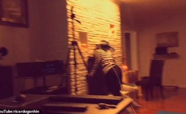 Përplaset keq për muri derisa luante një video-lojë virtuale (Video)