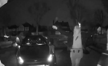 Plaçkitësve iu deshën vetëm 30 sekonda, për ta vjedhur një veturë që aktivizohet pa çelës (Video)