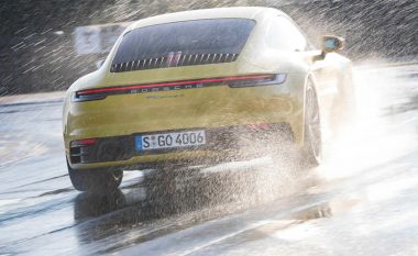 Porsche 911 e re, e përkryer edhe për mot me shi (Video)
