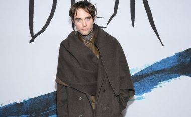 Robert Pattinson zhgënjen me dukjen në mbrëmjen e shtëpisë së modës, “Dior”