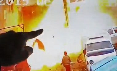 Bombarduesi vetëvrasës i ISIS-it hedh restorantin sirian në erë, duke vrarë edhe dy ushtarë amerikanë – pamjet e shpërthimit (Video)