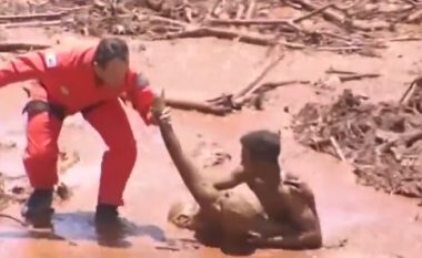Dhjetëra të vdekur nga shembja e digës në Brazil, kjo grua ishte me fat – momenti kur ajo nxirret prej baltës nga ekipet e shpëtimit (Video)