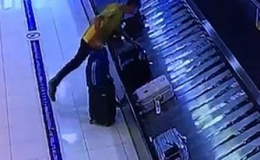 Shëtiste botën për të vjedhur bagazhe, hajni serik u kap në aeroportin e Bangkokut duke marrë një valixhe (Video)