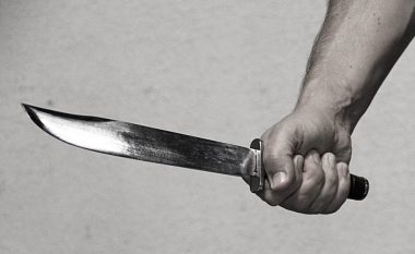 Sulmoi me thikë tre persona në një stacion trenash në Mançester (Foto)