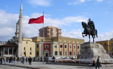 Pesimizmi, shqiptarët heqin dorë nga blerjet e mëdha