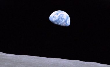 Ngritja e Tokës: Rrëfimi për fotografinë që ndryshoi botën