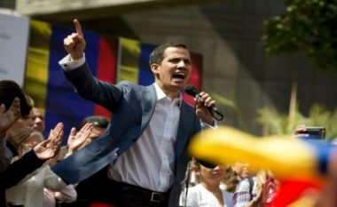 ​Kryetari i Parlamentit të Venezuelës vetëshpallet president i vendit