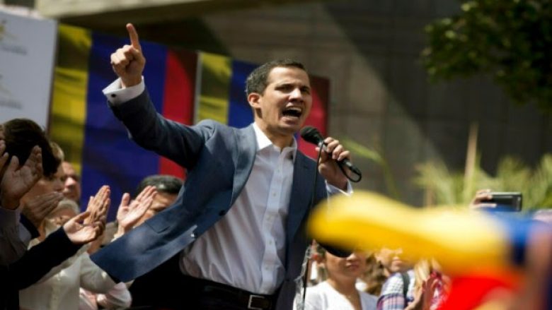 ​Kryetari i Parlamentit të Venezuelës vetëshpallet president i vendit
