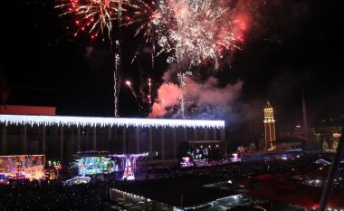 Viti i Ri në Tiranë, spektakël fishekzjarresh në Sheshin ‘Skënderbej’ (Foto)