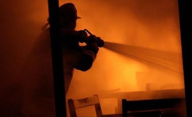Zjarri në Gllogjan të Deçanit - 48 vetura, punëtoria dhe një pjesë e shtëpisë u dogjën si pasojë e rrymës