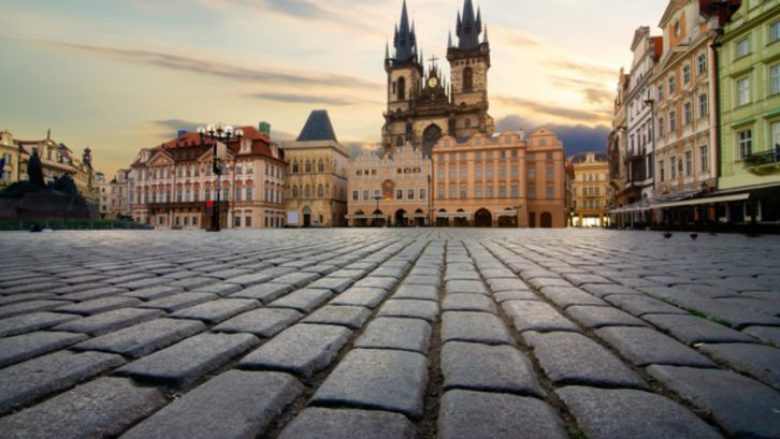 Mbi të ecin miliona turistë në vit: Historia për rrugën me kalldrëm në Pragë, në të cilën fshihet një histori e dhimbjes, vuajtjes dhe gjenocidit (Foto)
