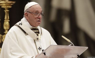 Papa Françesku kritikon peshkopët në SHBA