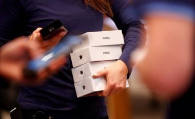 Apple urdhëron tërheqjen e iPhoneve nga dyqanet në Gjermani