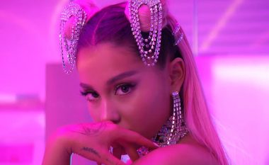 Ariana Grande publikon këngën e re “7 Rings”