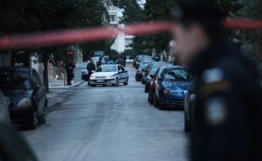 Greqi, shqiptari qëllon bashkëshorten me thikë