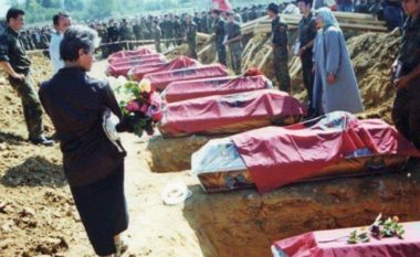 Dëshmitarja e masakrës në Krushë rrëfen si ia vranë 12 anëtarë të familjes