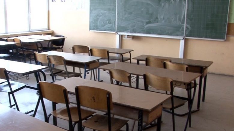 Sindikata kundër ministrit Arbër Ademi: Mësuesit nuk do t’i pranojnë nxënësit