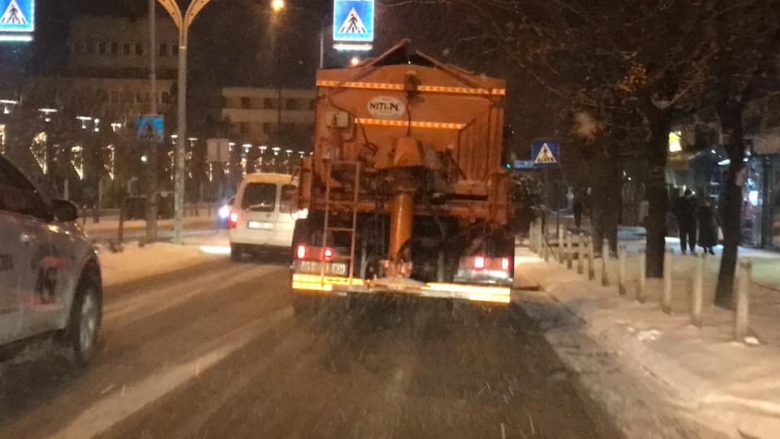 Shpend Ahmeti publikon numrin emergjent nëse keni telashe në rrugët me borë