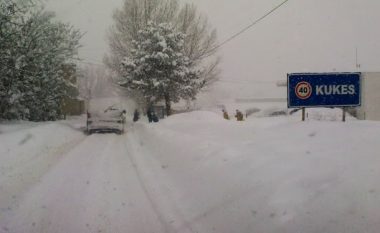 Reshjet e borës mbyllin 280 shkolla në Shqipëri
