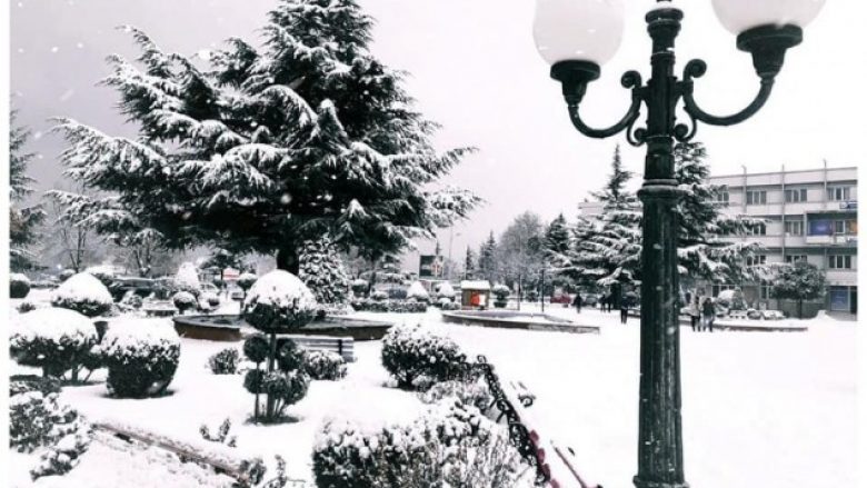 Nga akulli në borë, reshje të dendura nga Shkodra në Gjirokastër