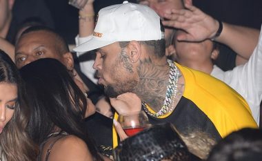 Chris Brown nuk e fsheh lidhjen me Ammika Harrisin